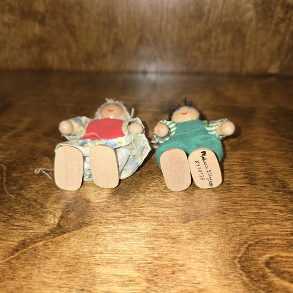 Lot of 2 Melissa & Doug Wooden Dollhouse Figures - Picture 3 of 3
